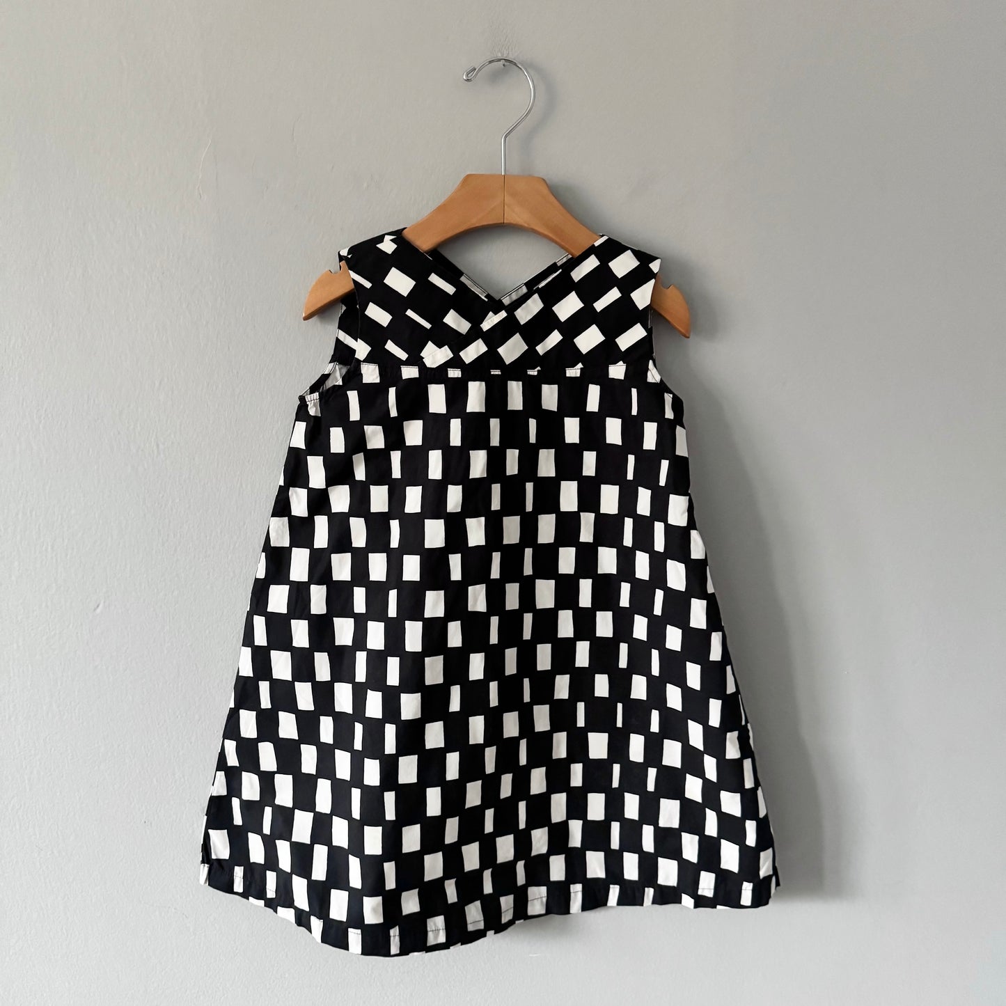 Marimekko / Robe noire et blanche / 2 ans