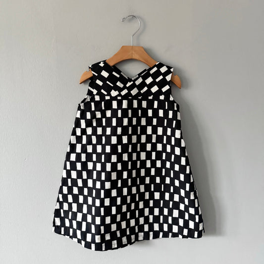 Marimekko / Robe noire et blanche / 2 ans