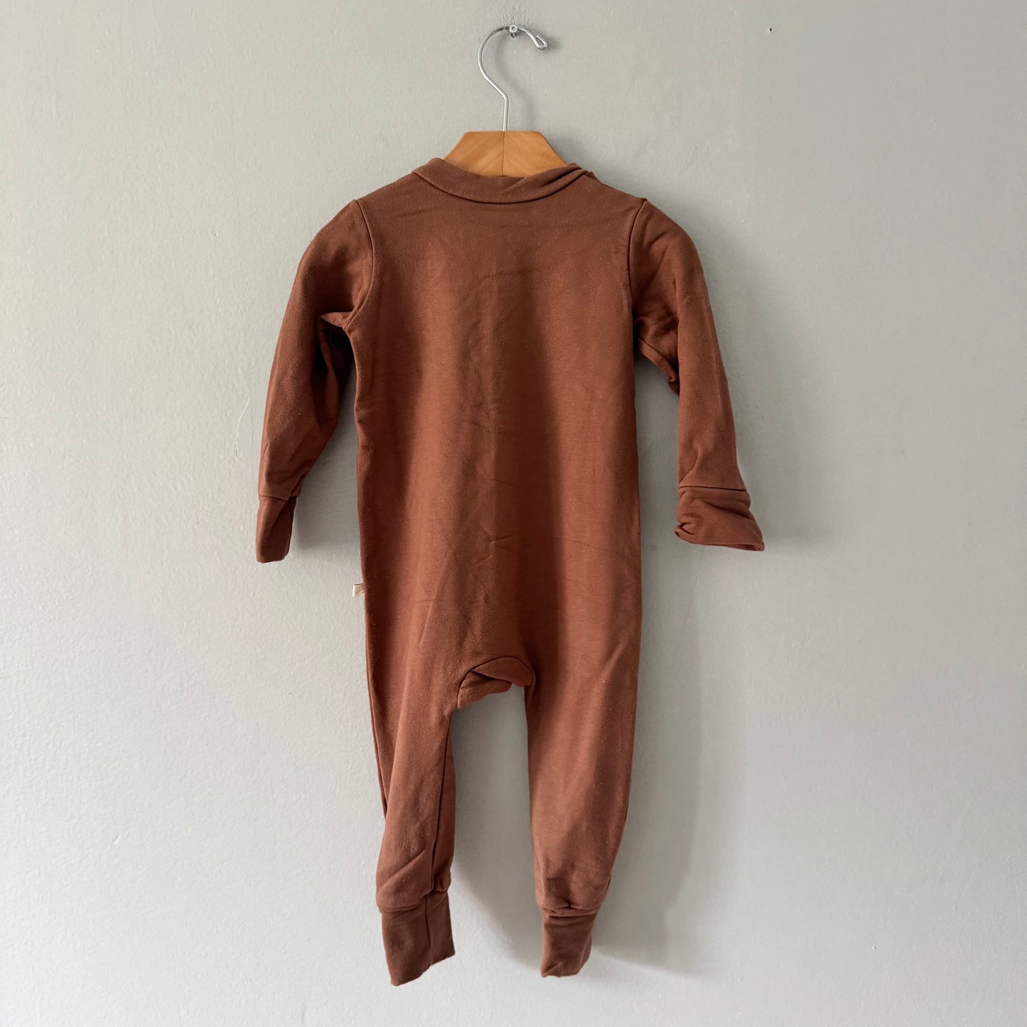 Jax & Lennon / Brown crew romper / 6-12M