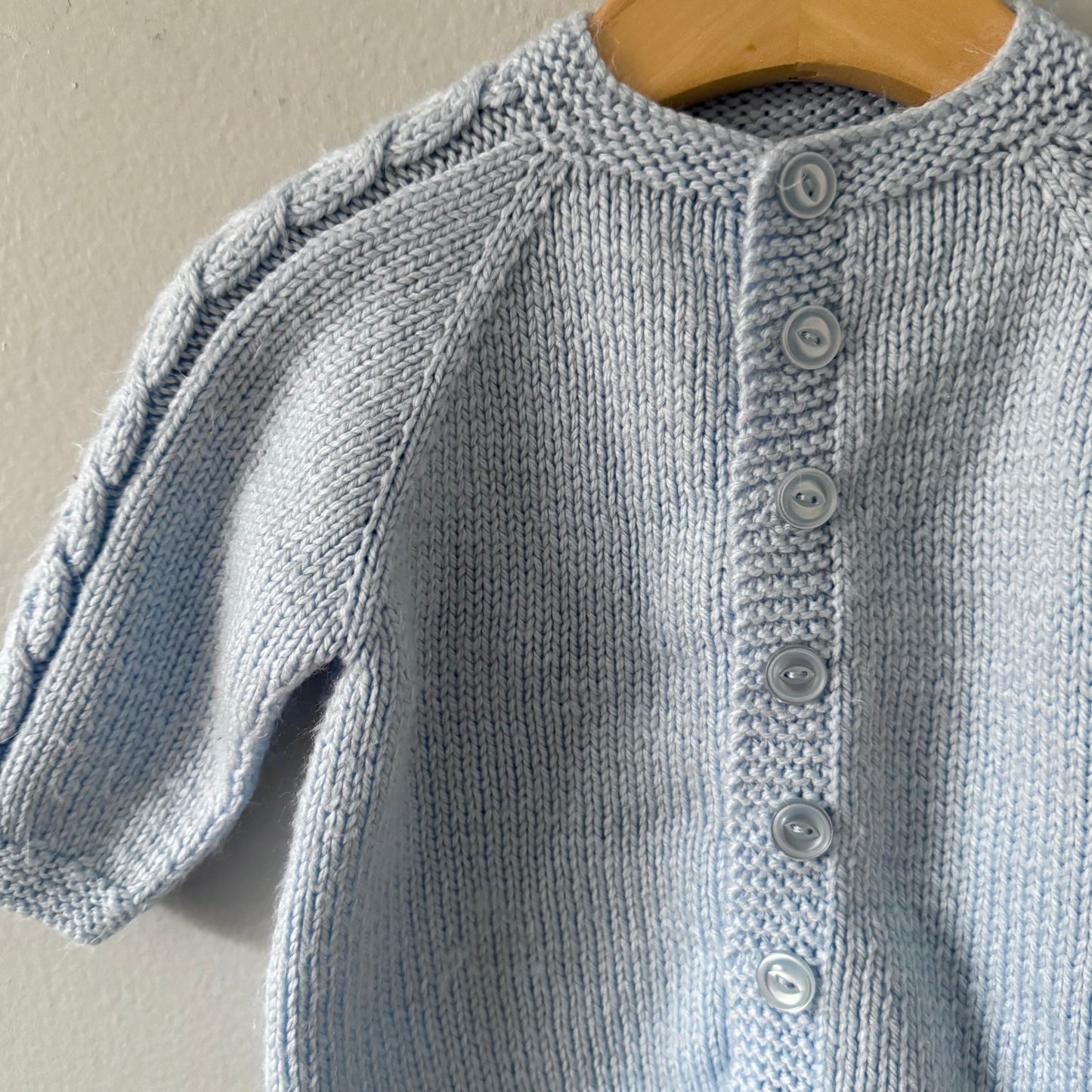 Fait main / Gilet en tricot bleu clair / 6-12M