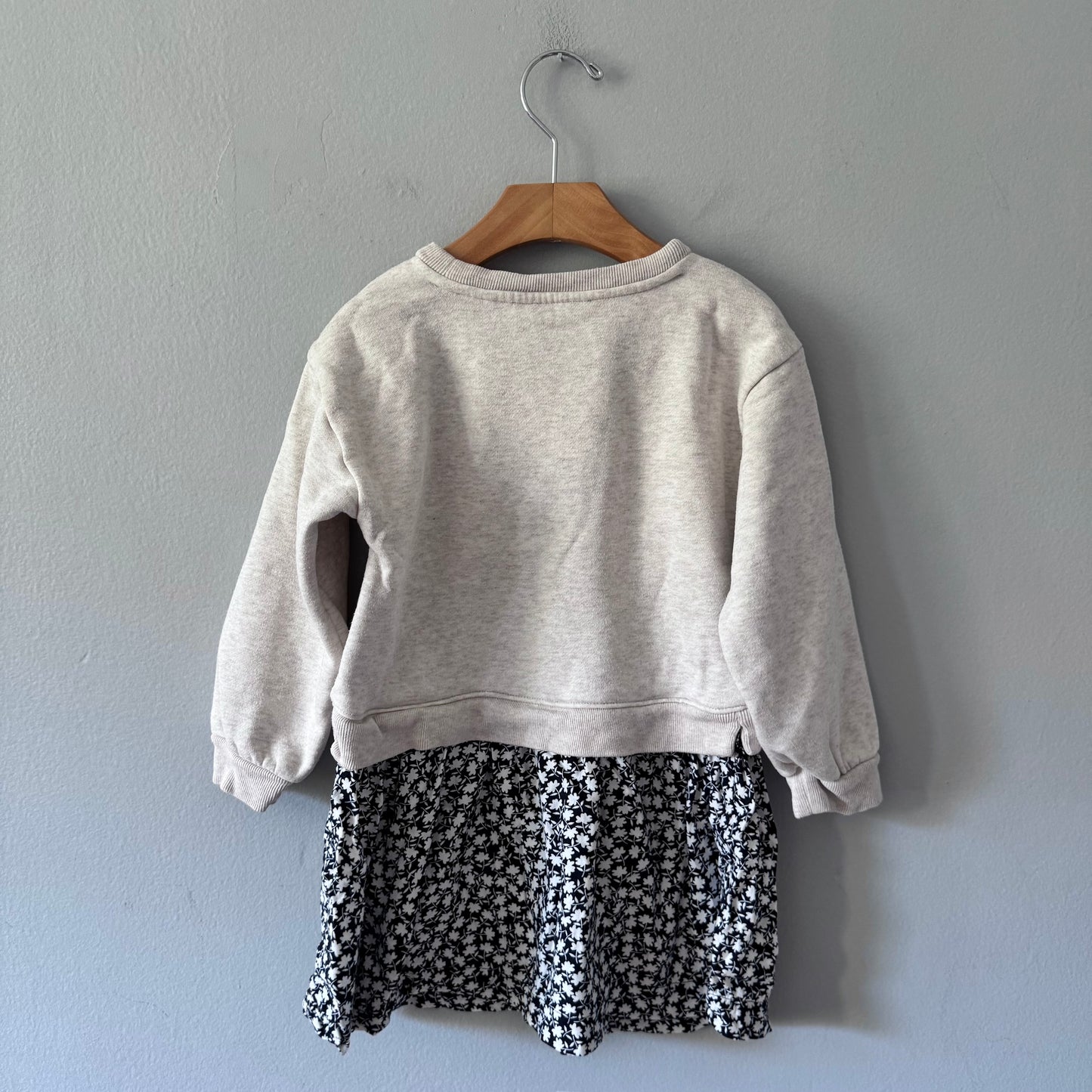 Gap x Disney / Minnie x black white flower crew dress / 4Y