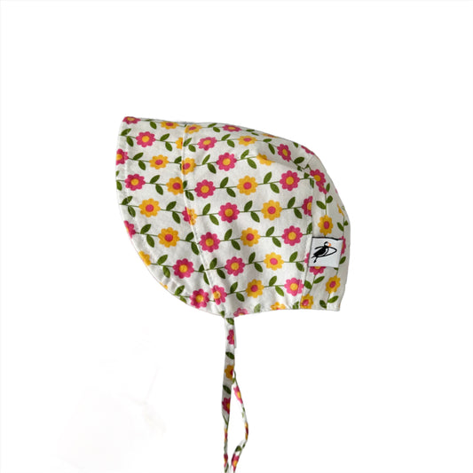 Puffin gear / White x flower pattern cotton bonnet  / 3M