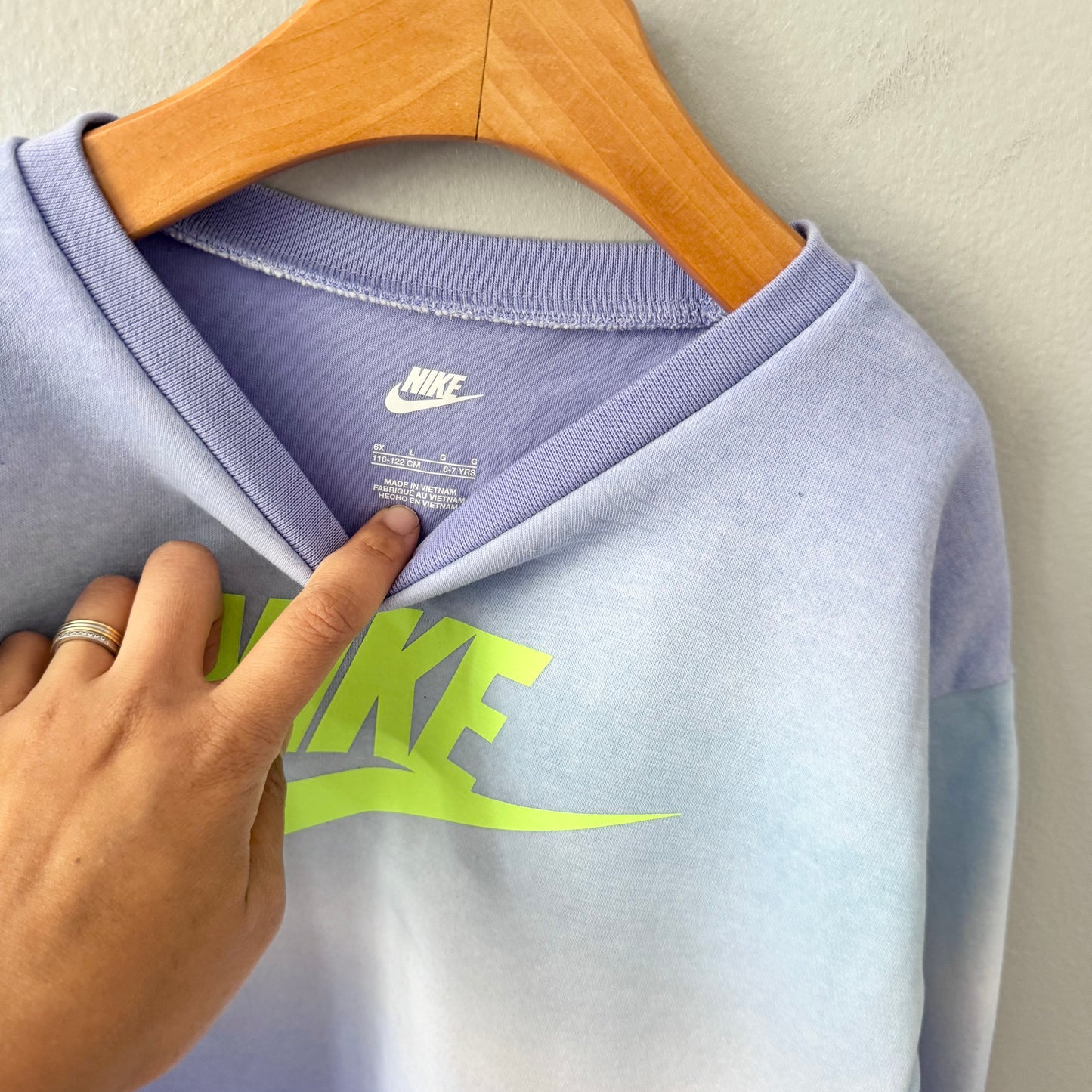Nike / Purple sweatshirt / 6-7Y