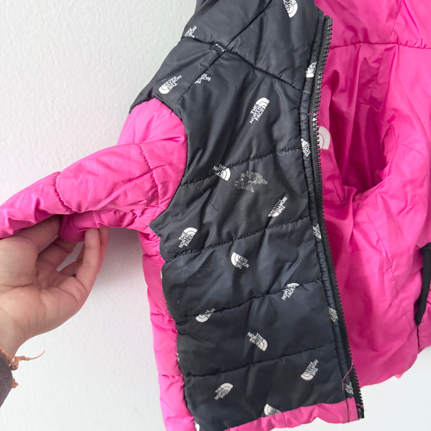 The North Face / Reversible puffer jacket - pink x black	/ 2T