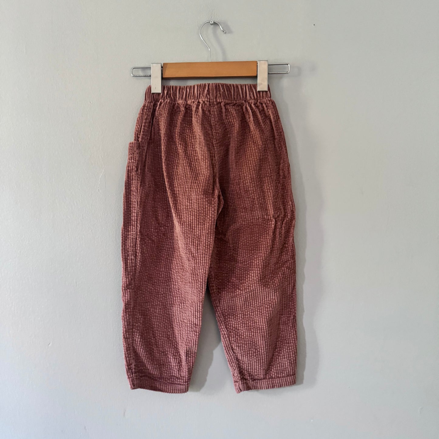 Petits Vilains / Pink corduroy pants / 4-5Y
