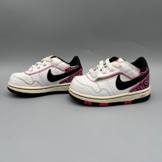 Nike / Running Shoes / US5