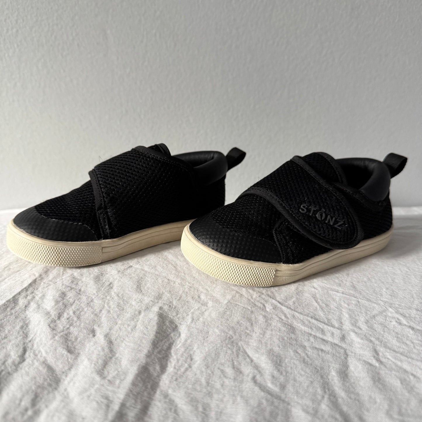 Stonz / Running Shoes / US6