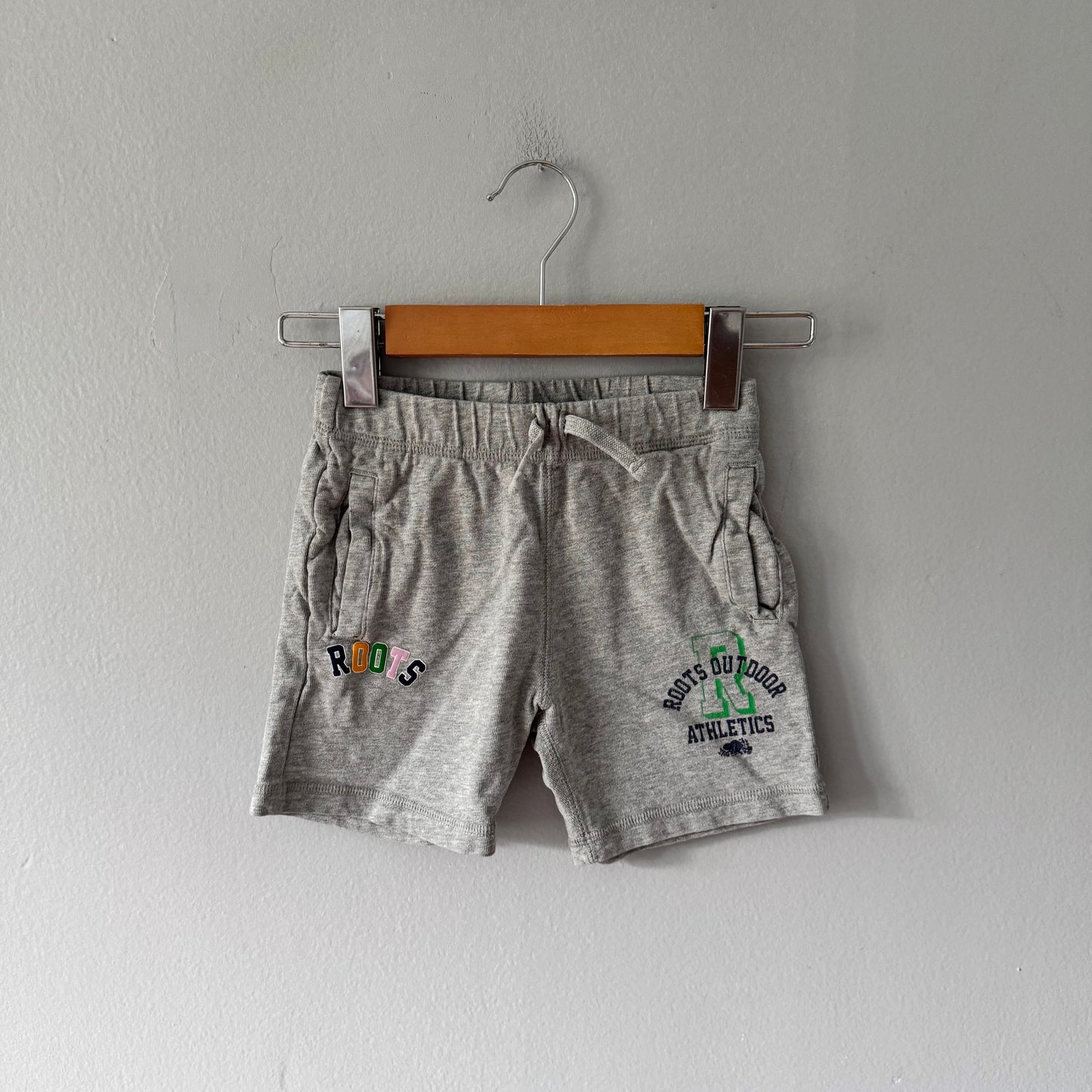 Roots / Light grey shorts / 5T