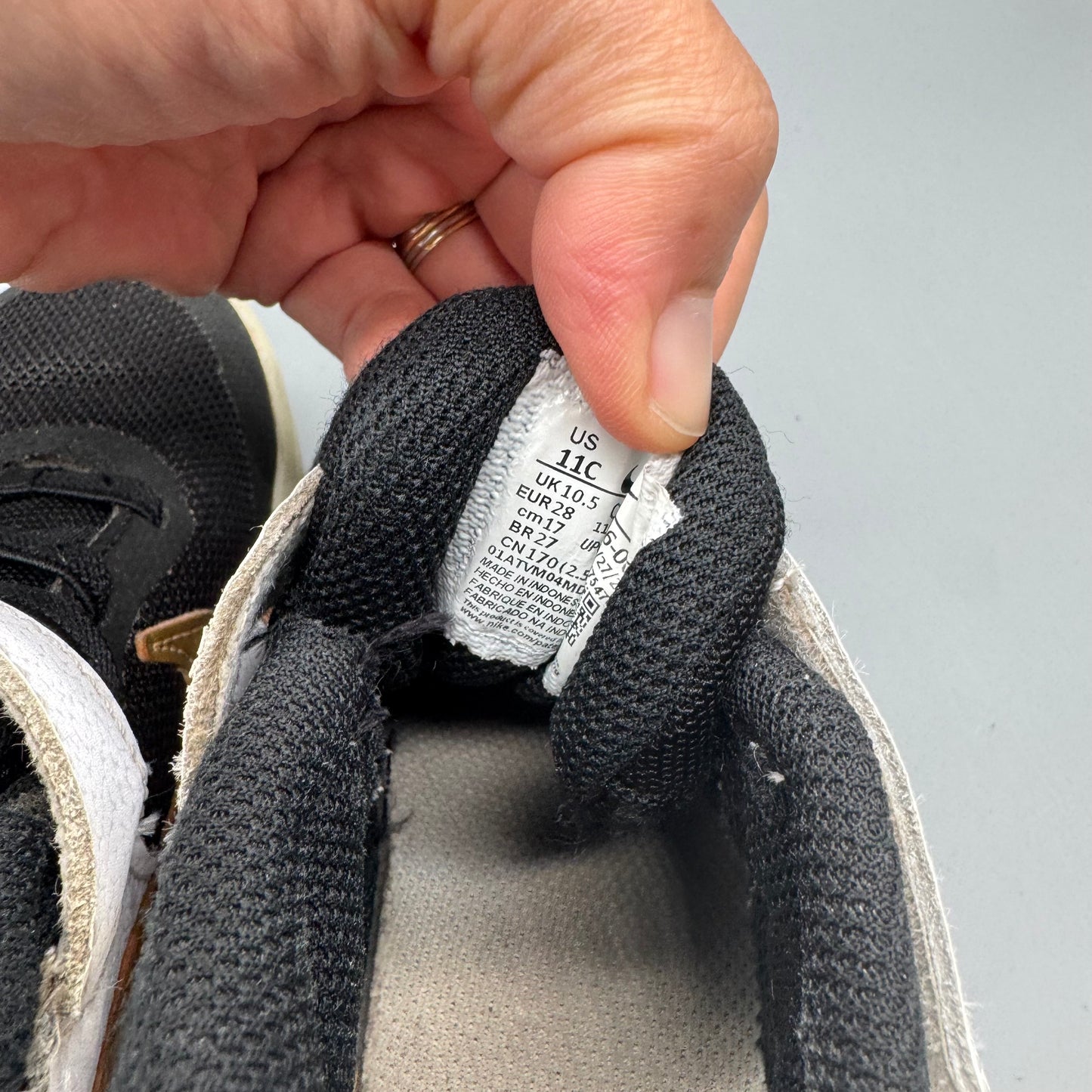 Nike / Running Shoes / US11