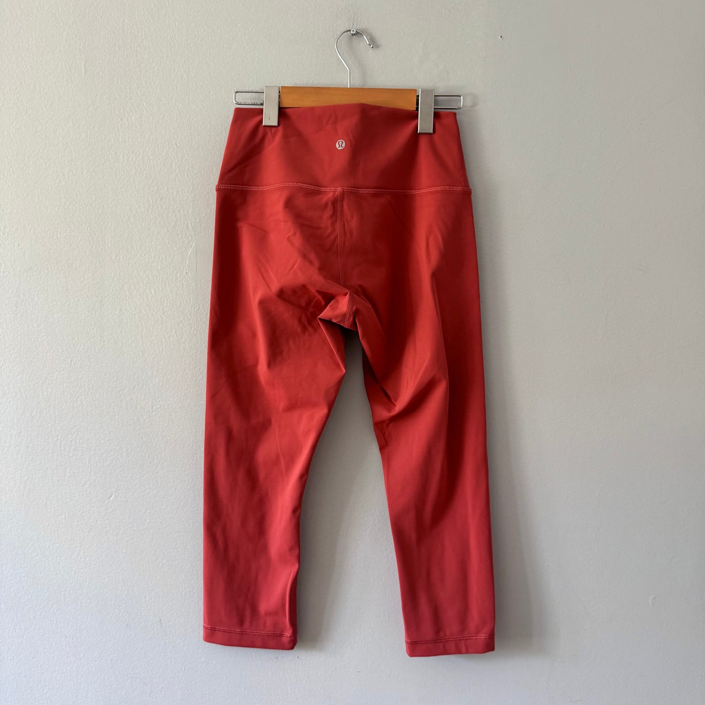 Lululemon / Orange cropped leggings / Women 6-8