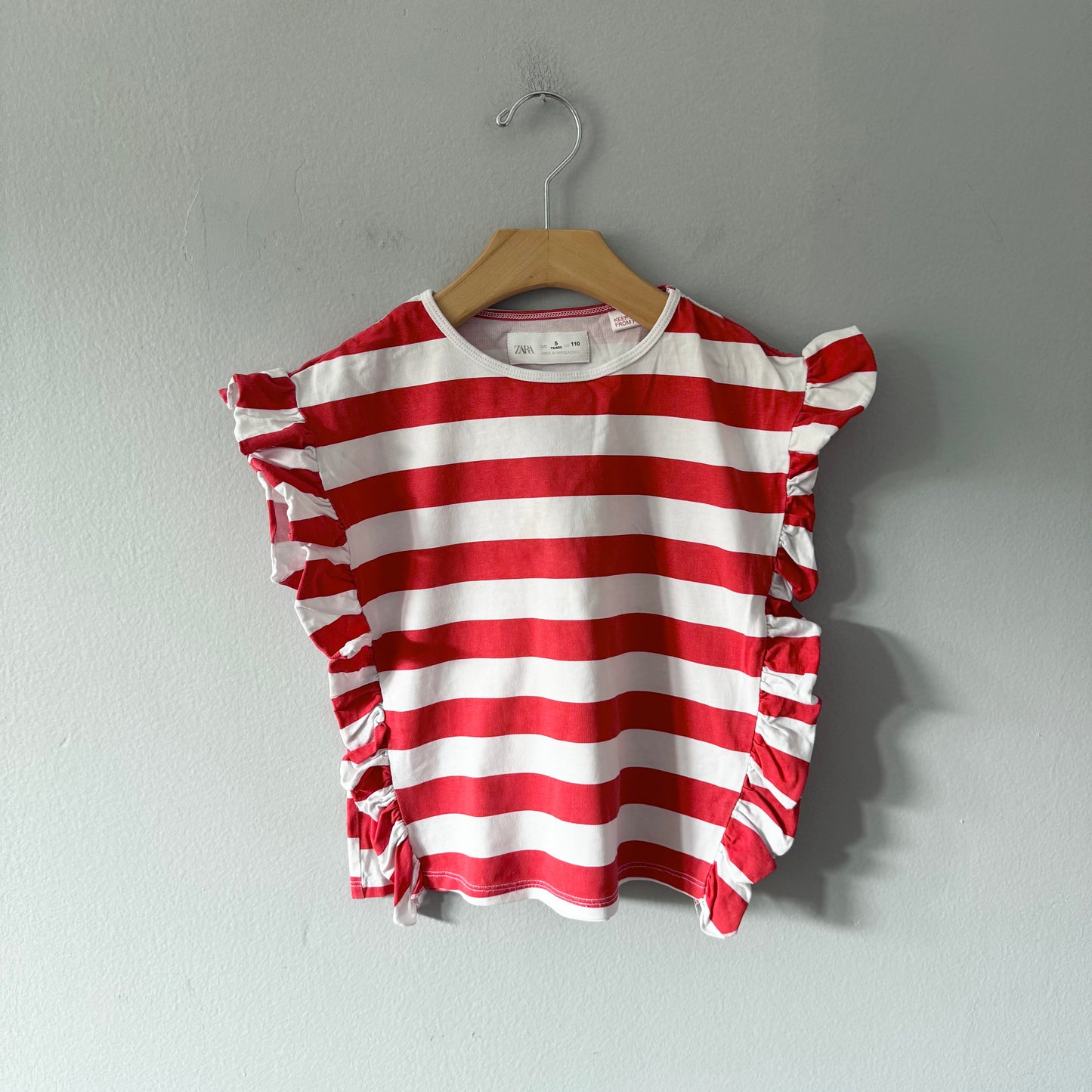 Zara / White x red ruffle short sleeve	/ 5Y