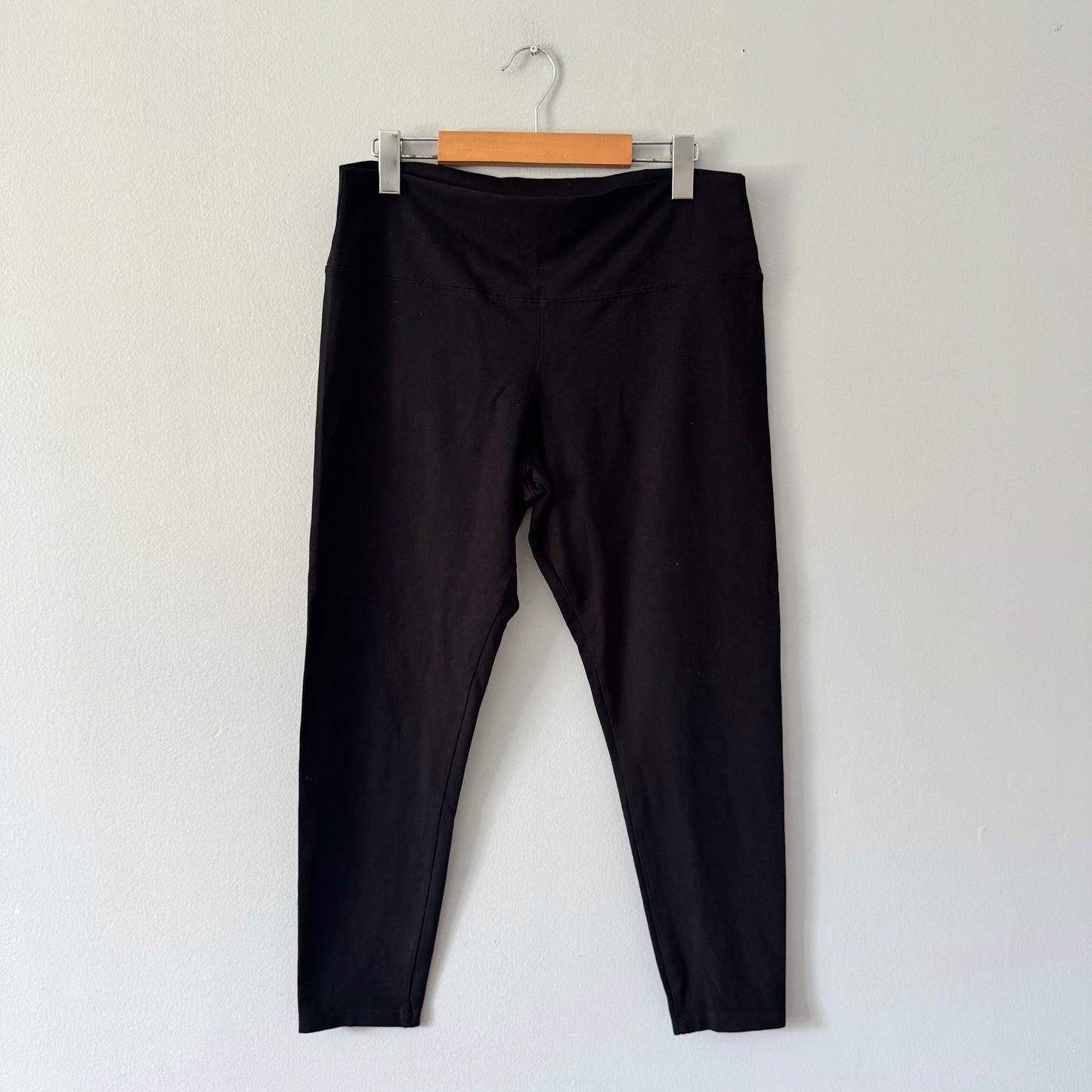 Province of Canada / Black leggings / XL