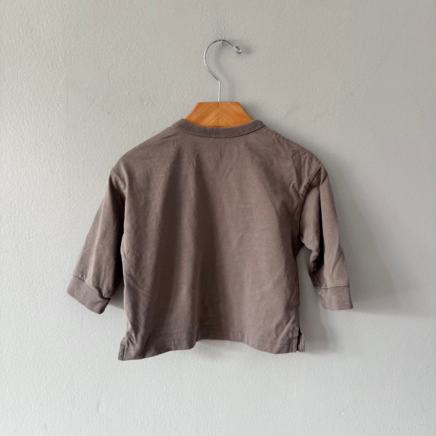 Uniqlo / T-shirt gris à manches longues / 12-18M