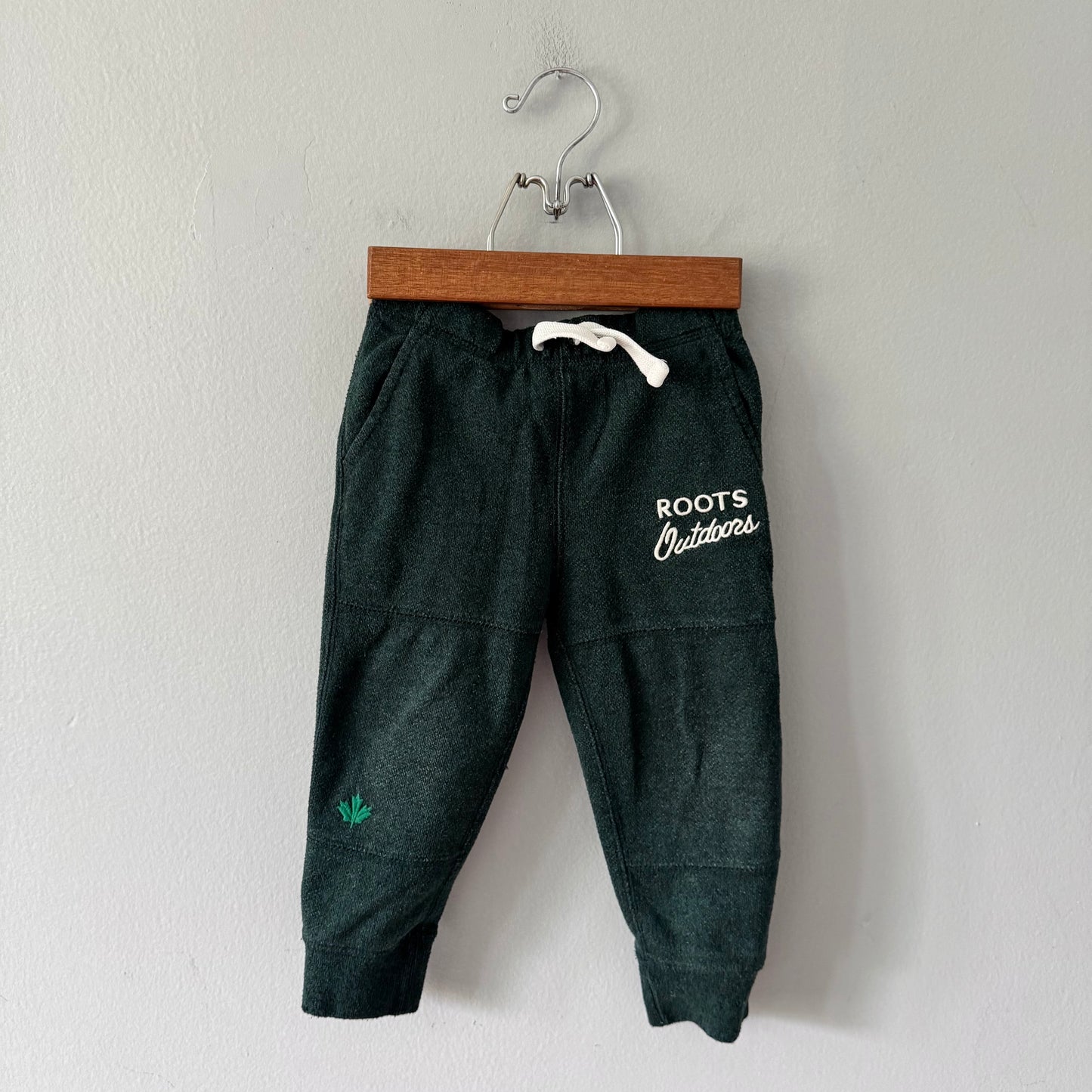 Roots / Dark green sweatpants / 2T