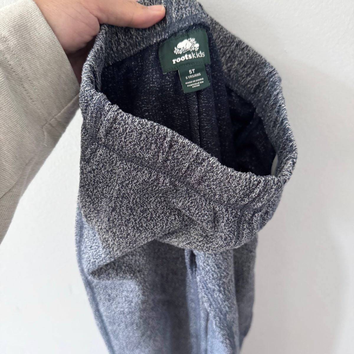 Roots / Navy salt and pepper sweatpants / 5T