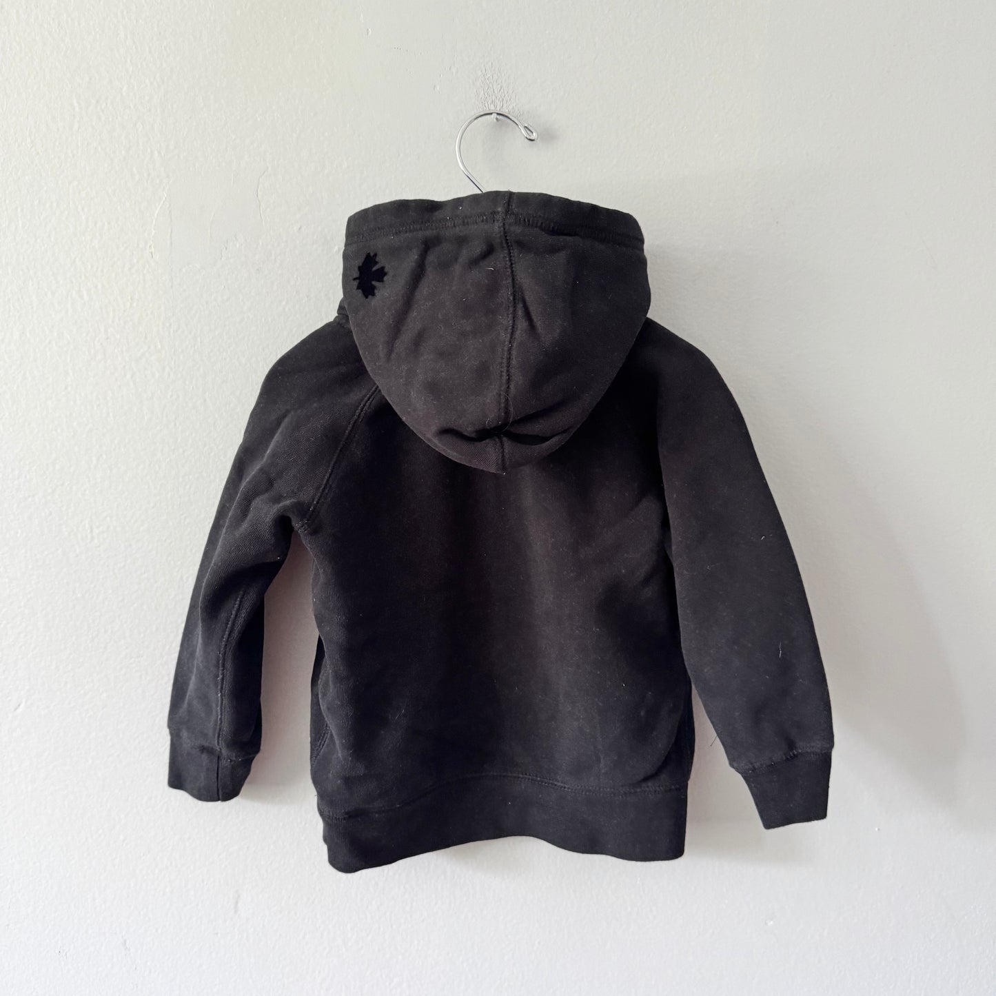 Roots / Black hoodie / 3T