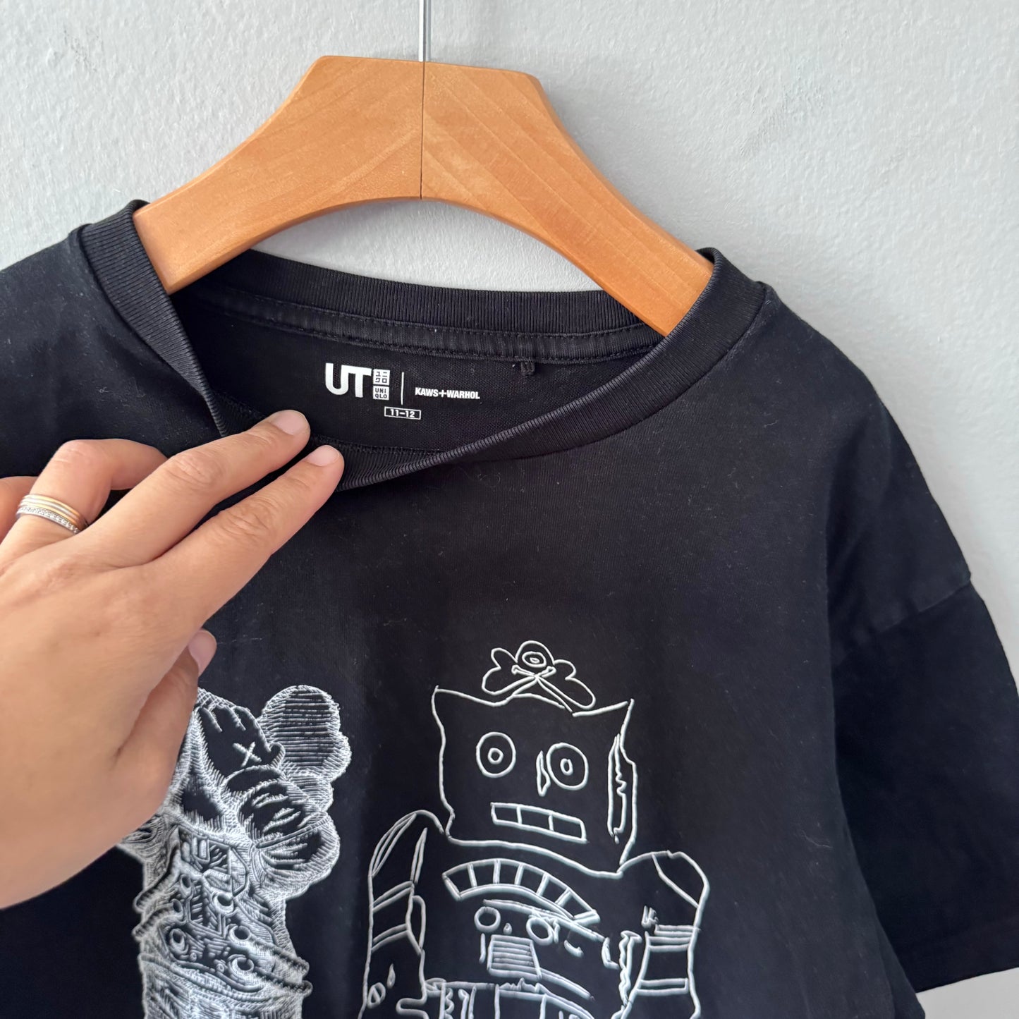 Uniqlo / Kaws x Warhol black T-shirt / 11-12Y