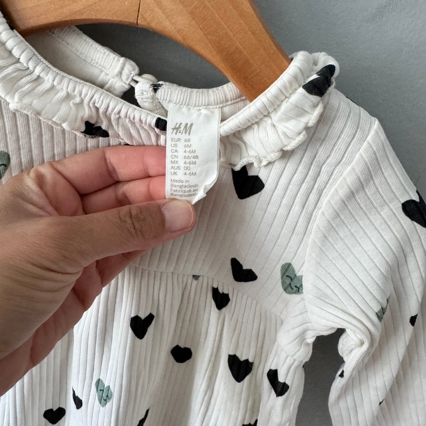H&M / White ribbed x heart dress / 6M