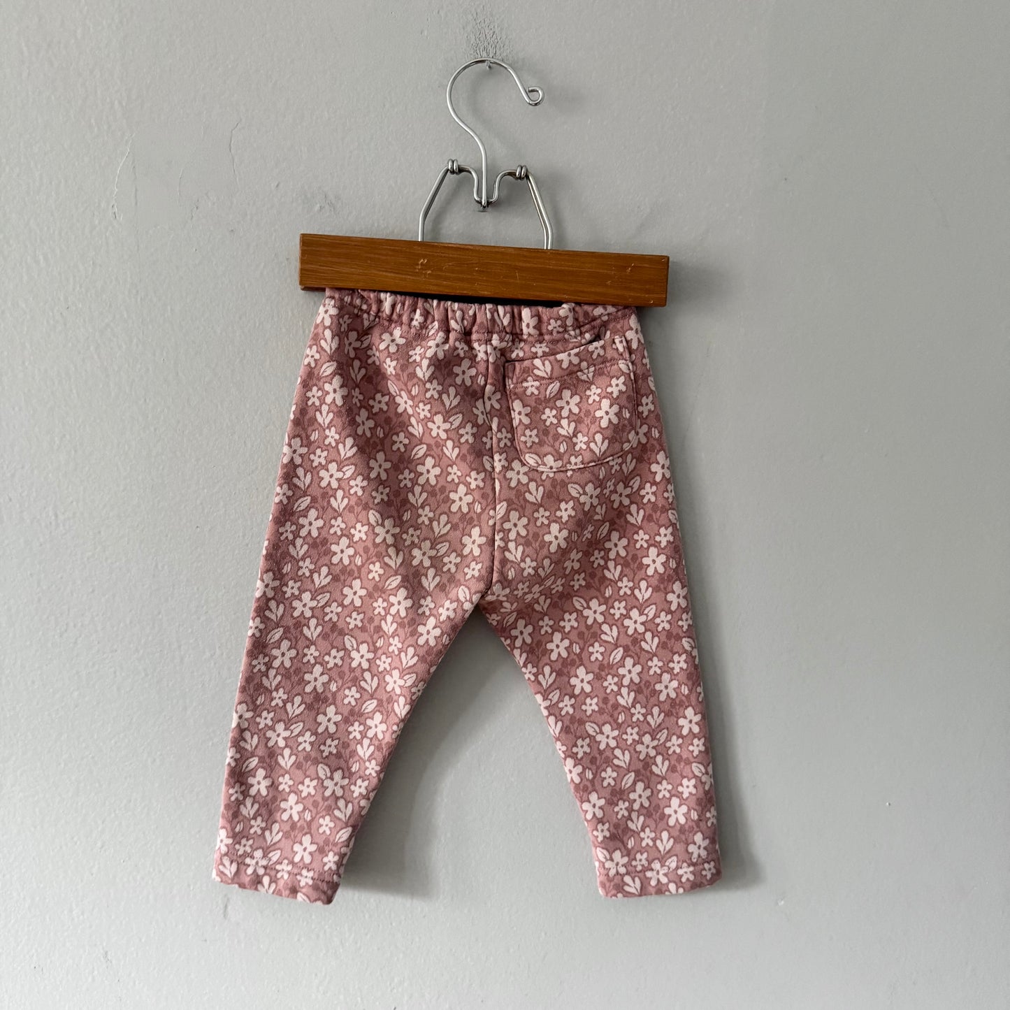 Uniqlo / Pink floral lined legings / 12-18M