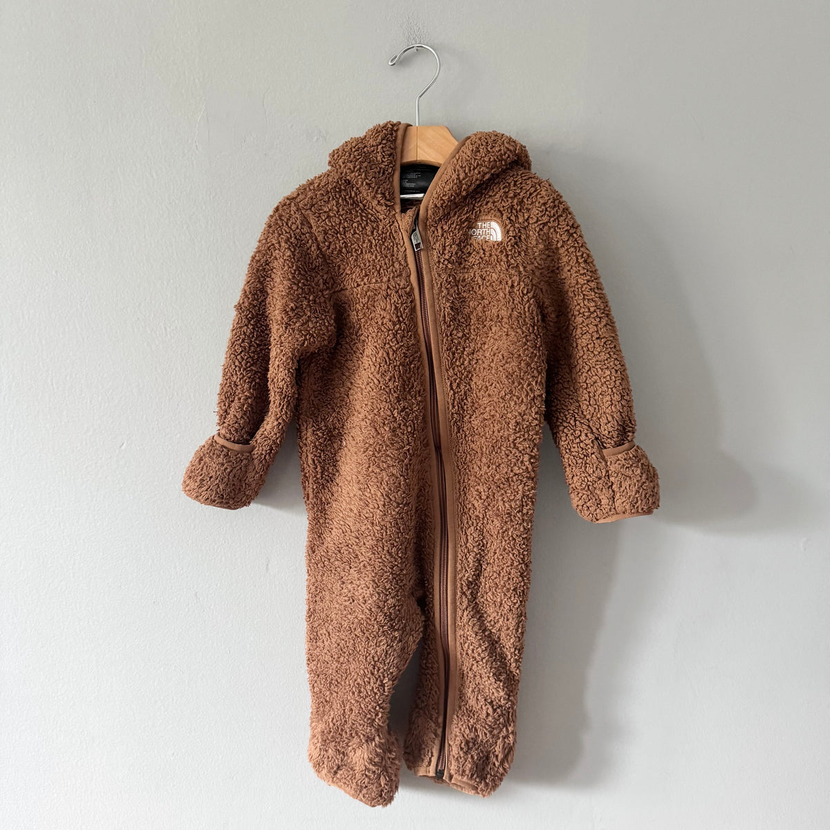 The North Face / Brown sherpa bunting / 6-12M