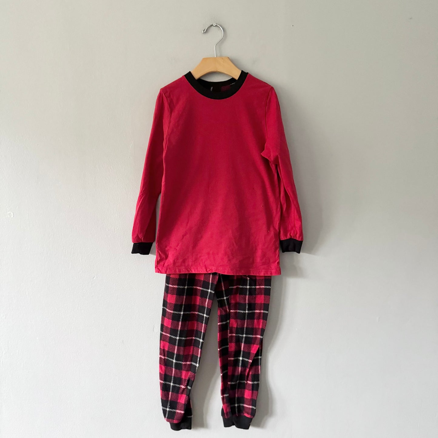 Eddie Bauer / Red and black pajama set / 7-8Y
