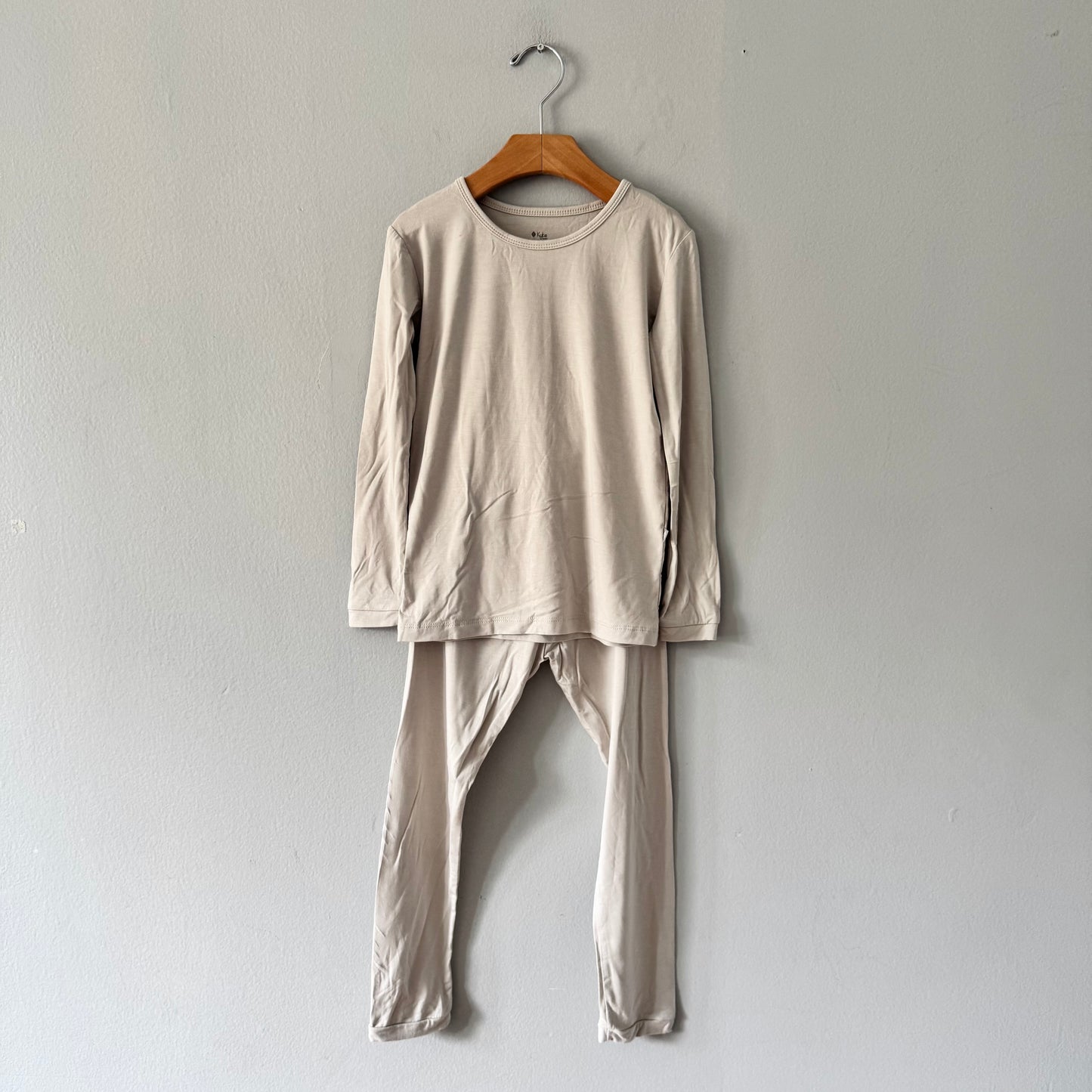 Kyte / Beige long sleeve pajama set / 6T - New with tag