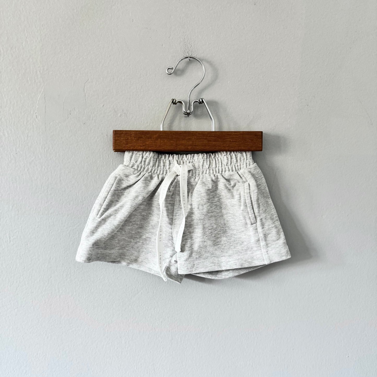 Jamie Kay / Short gris clair / 3-6M
