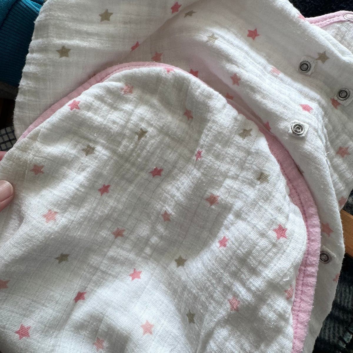 Aden + Anais / White x pink star swaddle / 3-6M