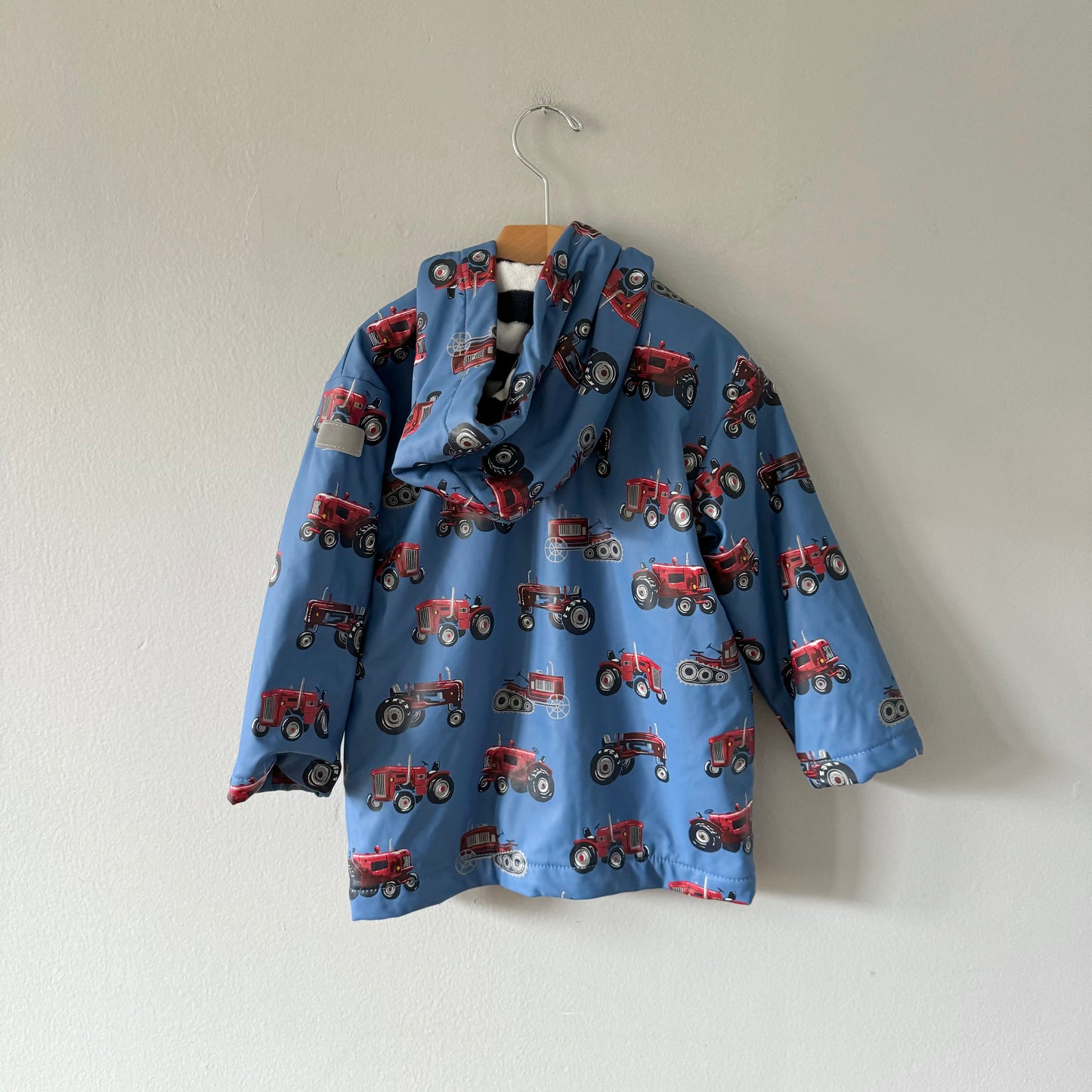 Hatley / Smokey blue x red tractor rain jacket / 4Y