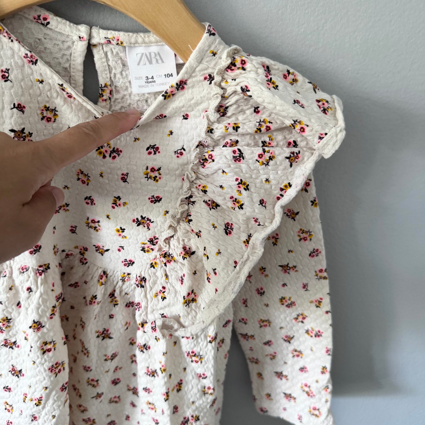 Zara / White x floral ruffle dress / 3-4Y
