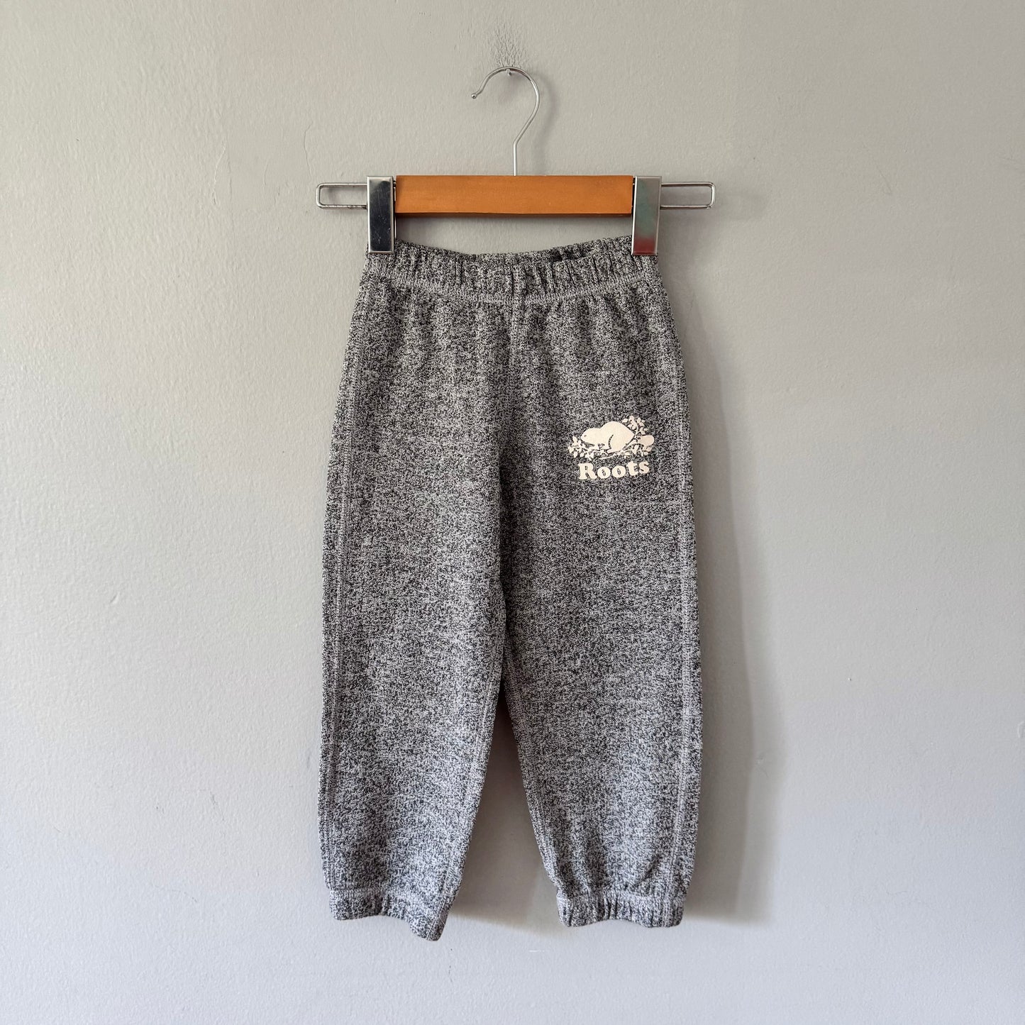 Roots / Salt and pepper sweatpants / 4T