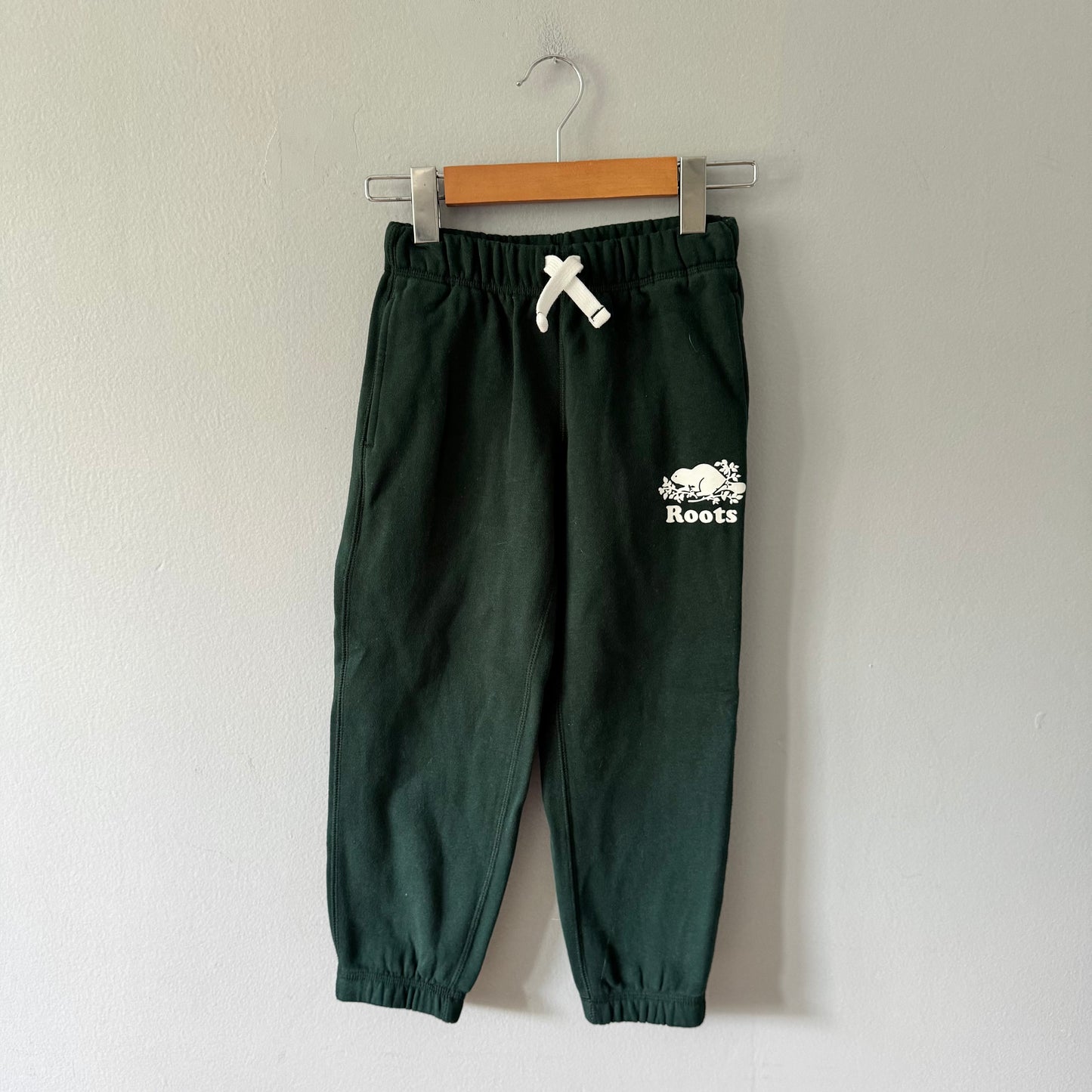 Roots / Green sweatpants / 6Y