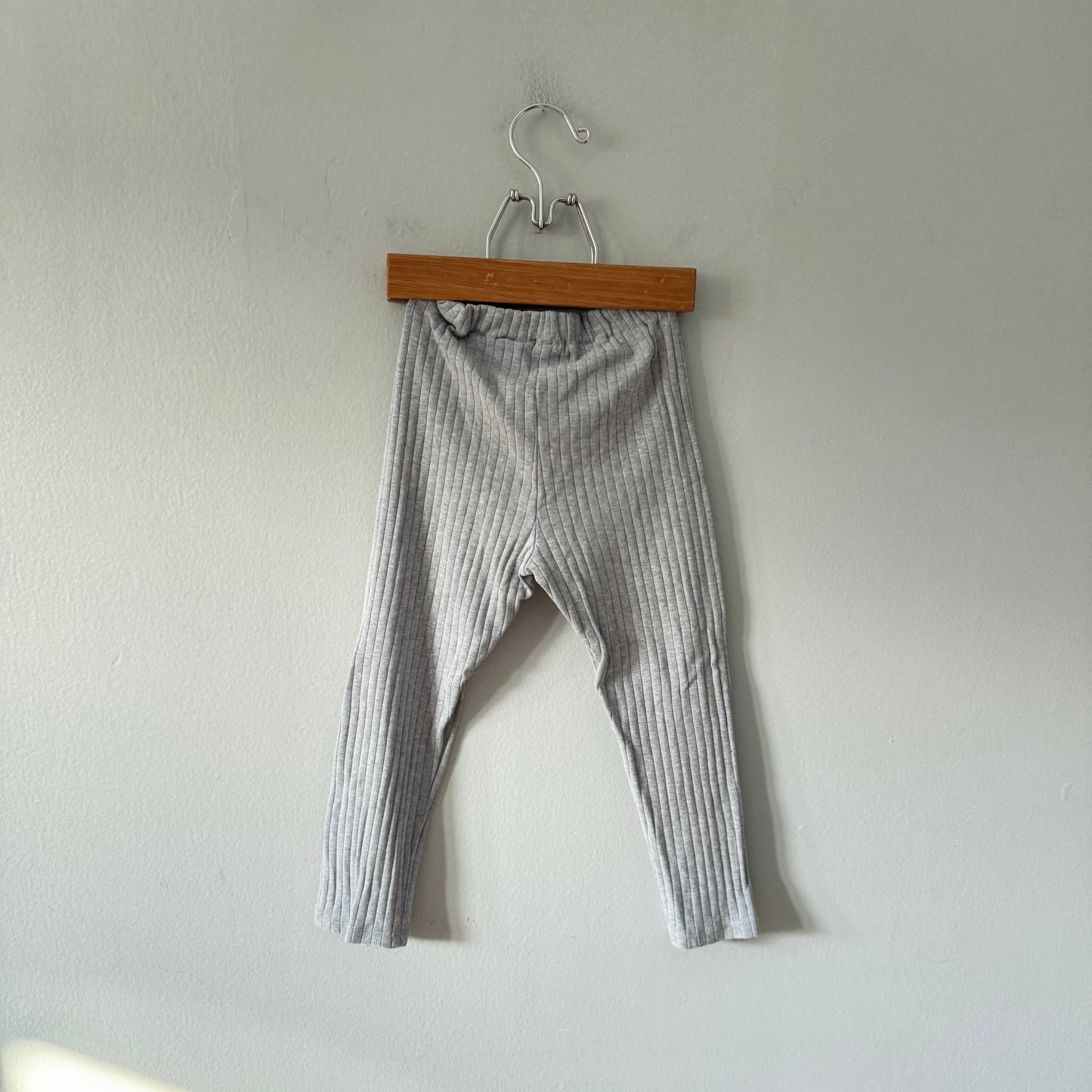 H&M / Light grey ribbed leggings / 2-3Y