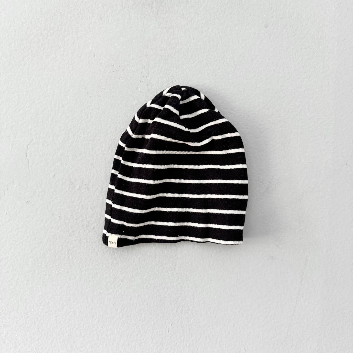 Mini mioche / Bonnet rayé noir et blanc / 0-12 mois