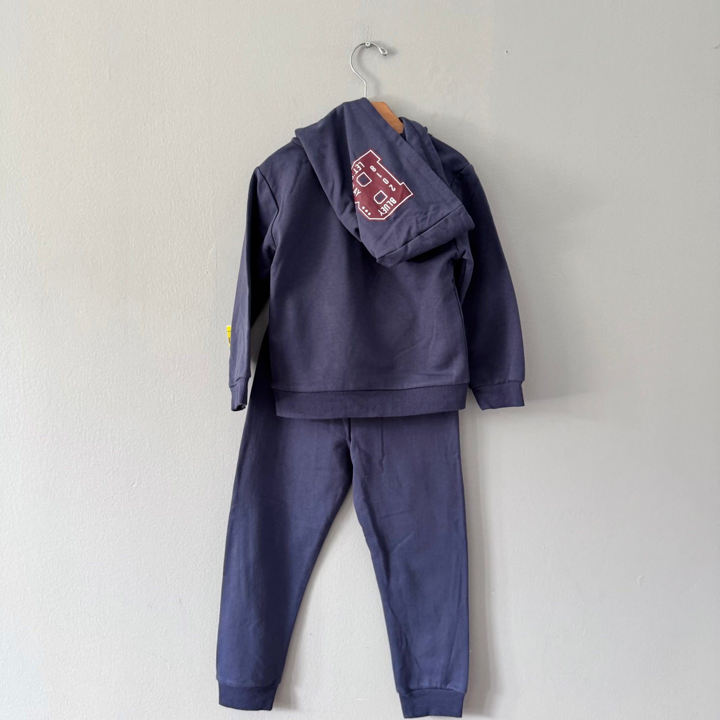 Bluey / Navy sweatshirt & pants set / 4T - New with tag