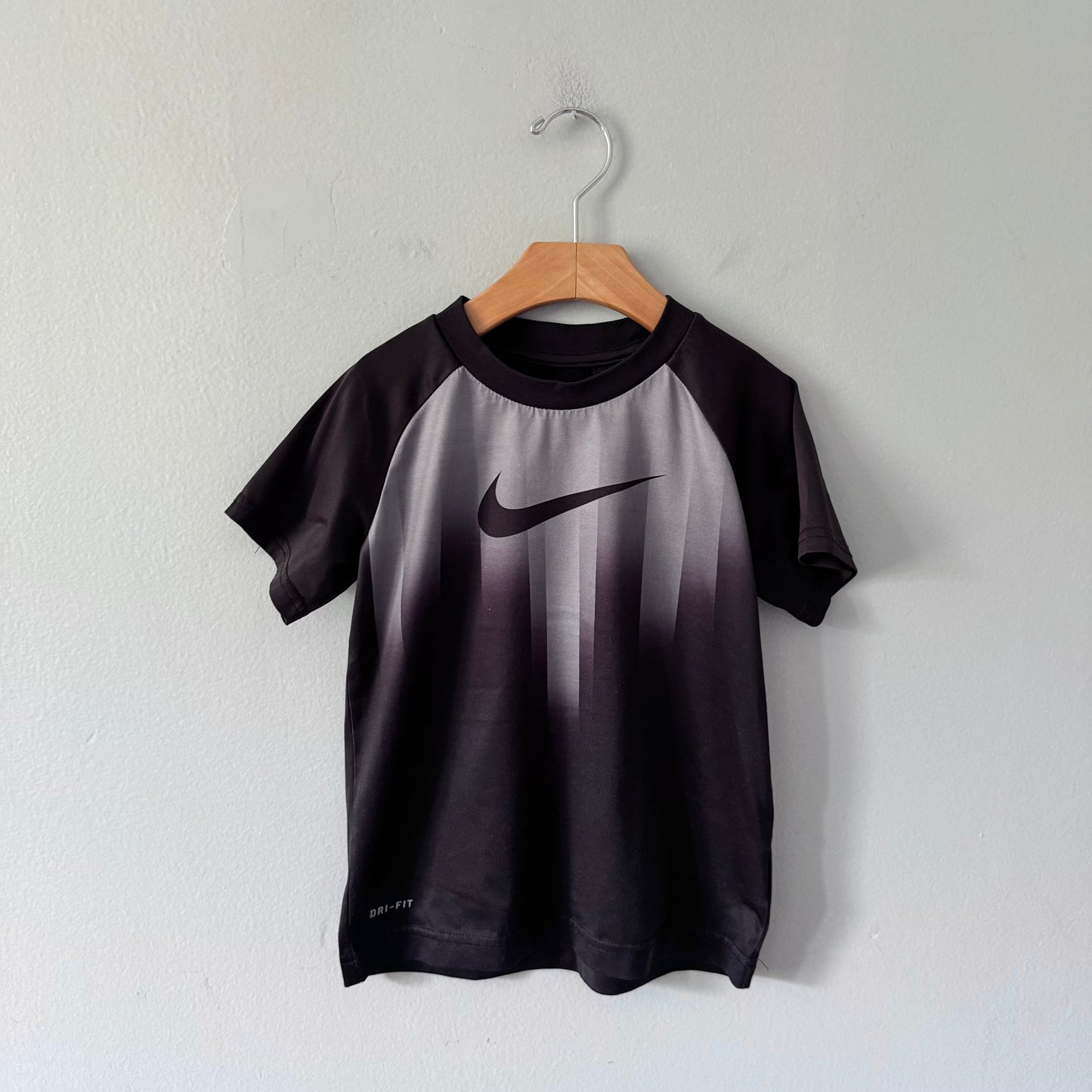 Nike / Black grey dri-fit / 7Y