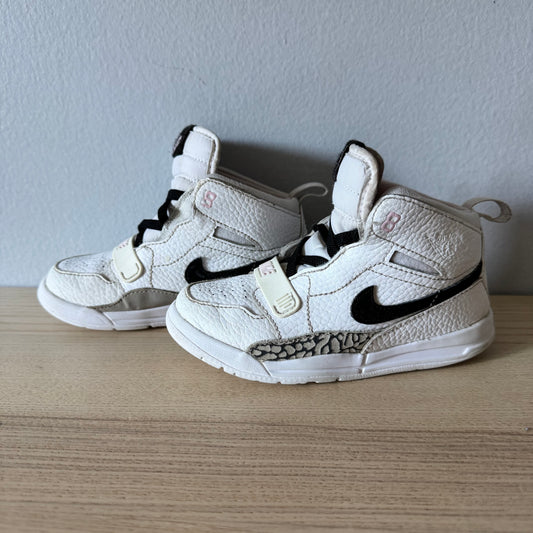 Nike / Sneaker / US10
