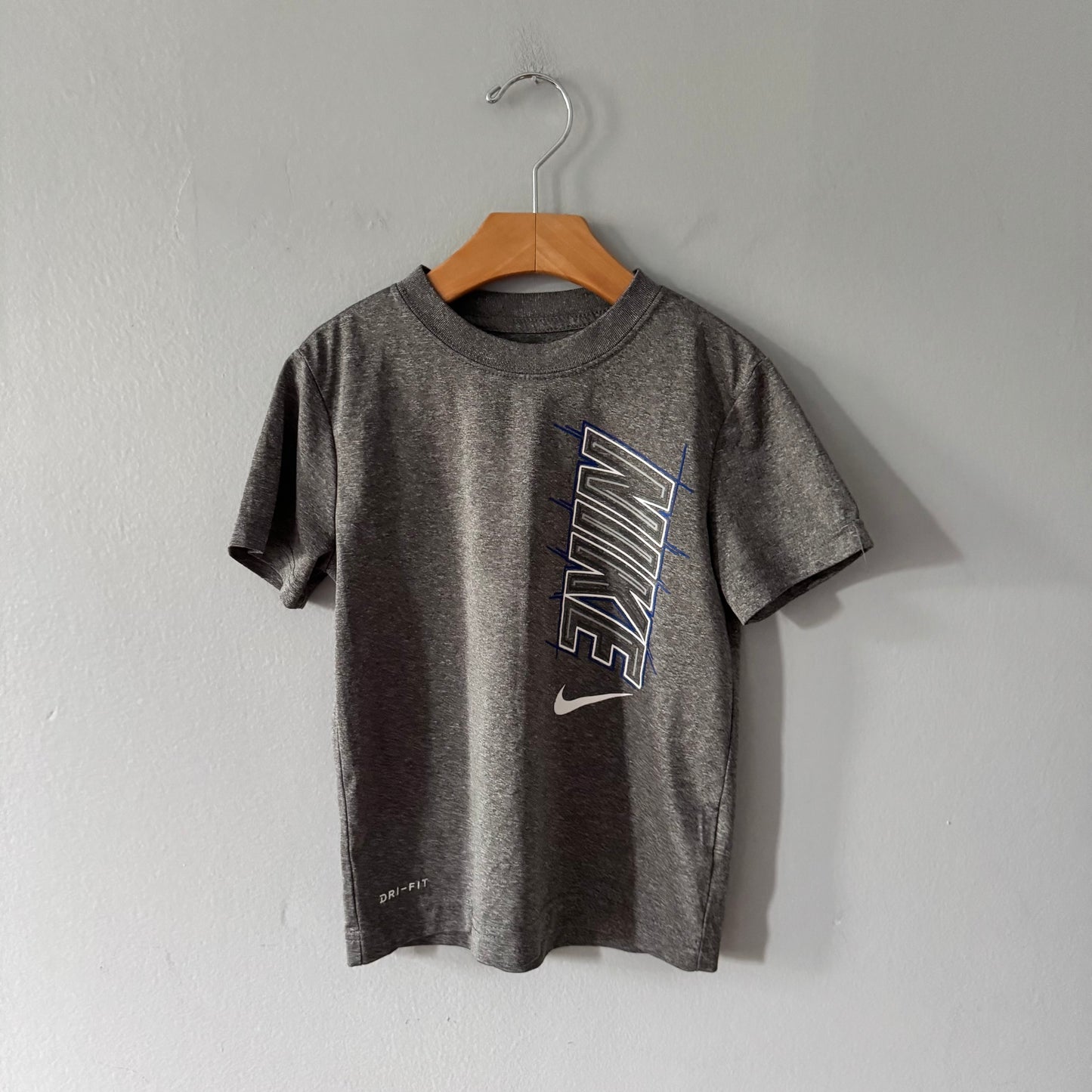 Nike / Dark grey Dri-Fit / 5-6Y