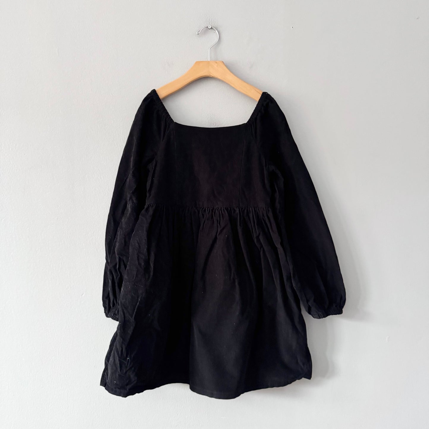 Gap / Black corduroy dress / 10-11Y
