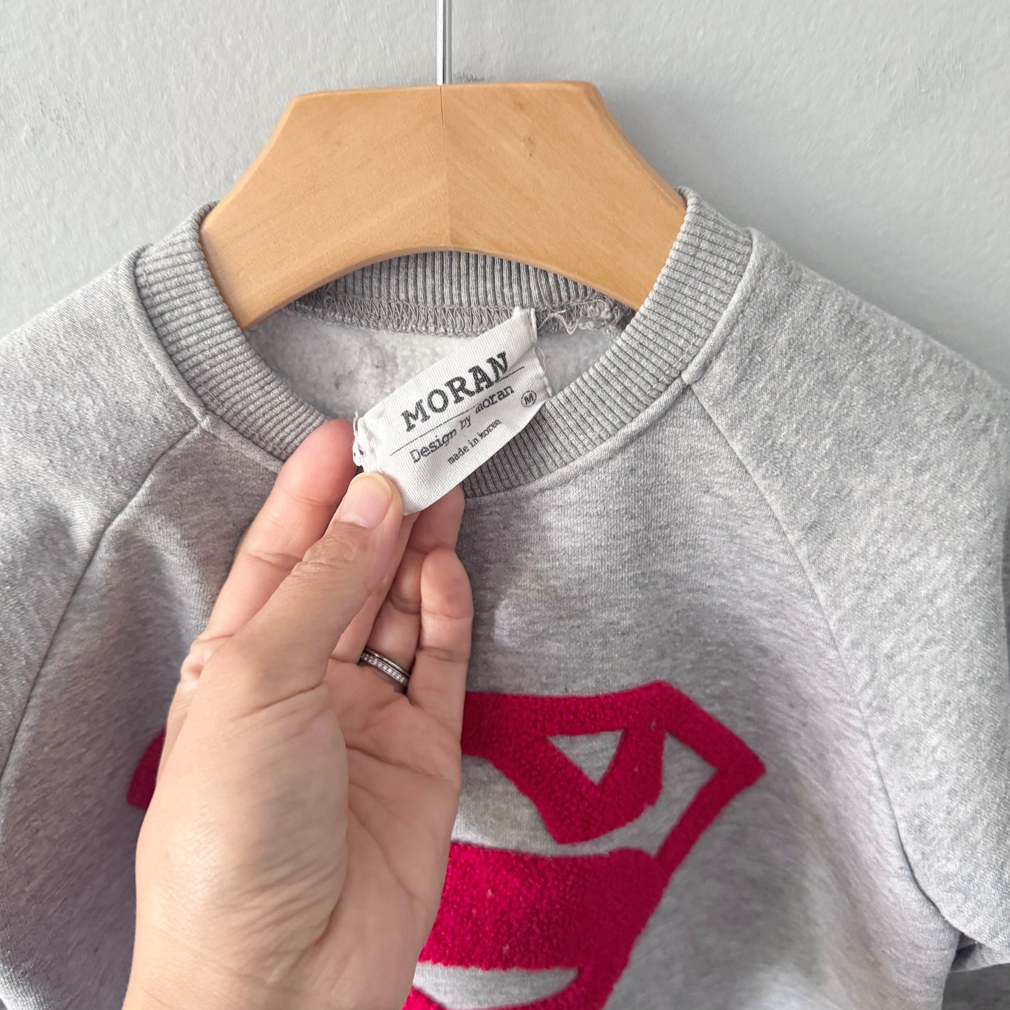 Moran / Superman light grey sweatshirt / 3Y