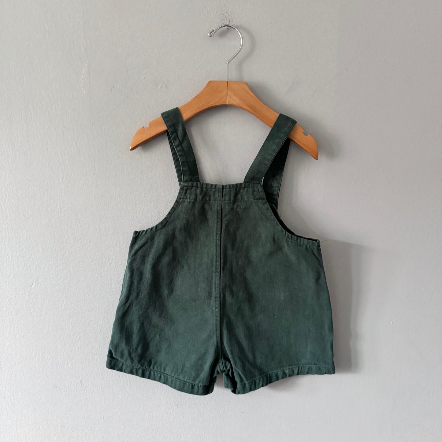 Sans marque / Salopette short vert foncé / 12 mois