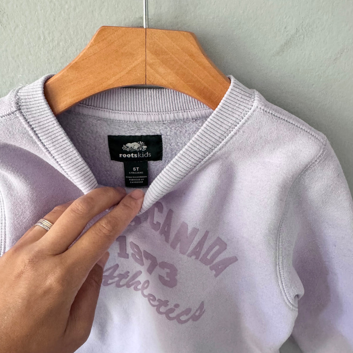 Roots / Lavender sweatshirt / 5T