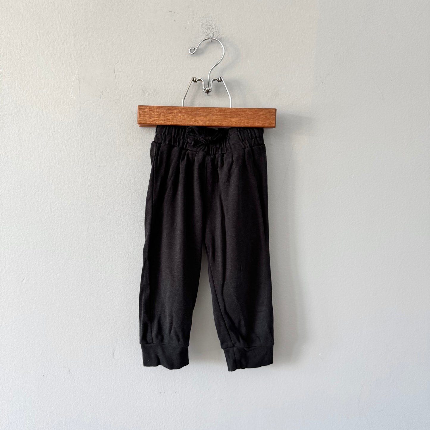 Little & Lively / Pantalon en bambou noir / 6-12M