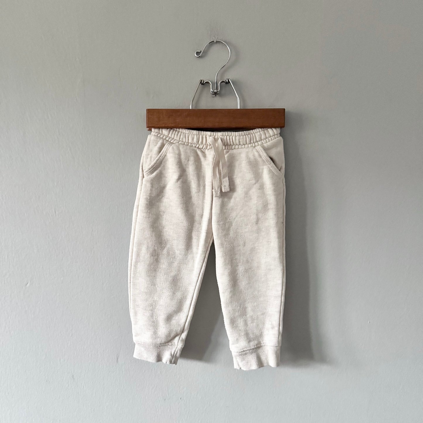 Cat & Jack / Oatmeal sweatpants / 18M