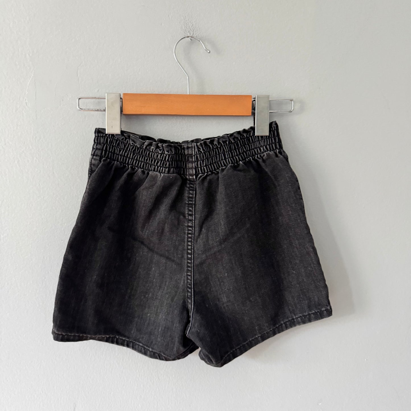 H&M / Black denim shorts / 7-8Y