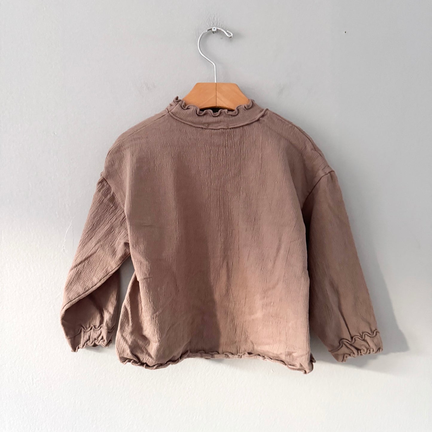 Nunubiel	/ Light brown long sleeve top / 3-4Y