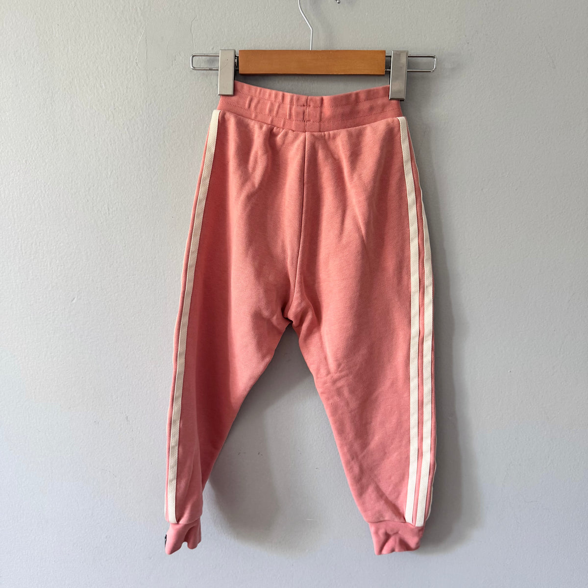 Adidas / Light orange sweatpants / 5-6Y