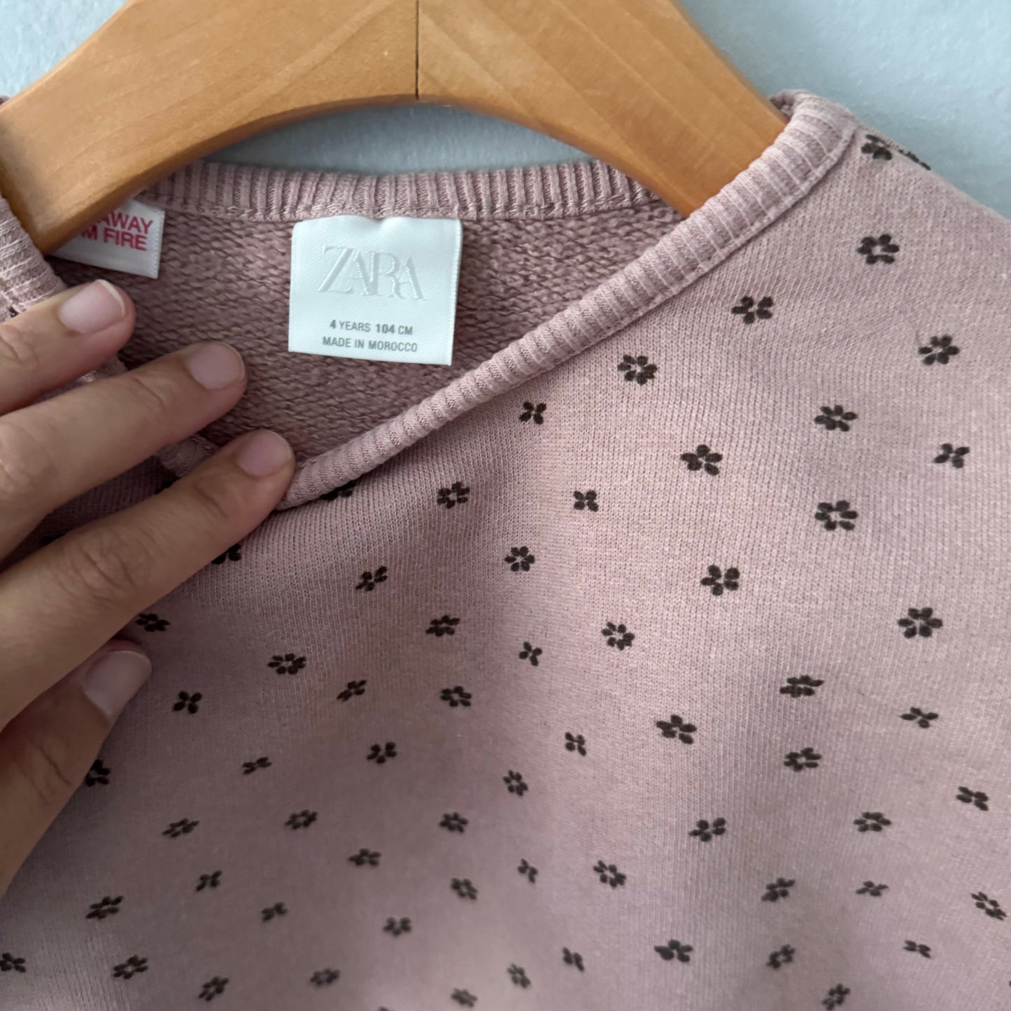 Zara / Light brown sweatshirt / 4Y