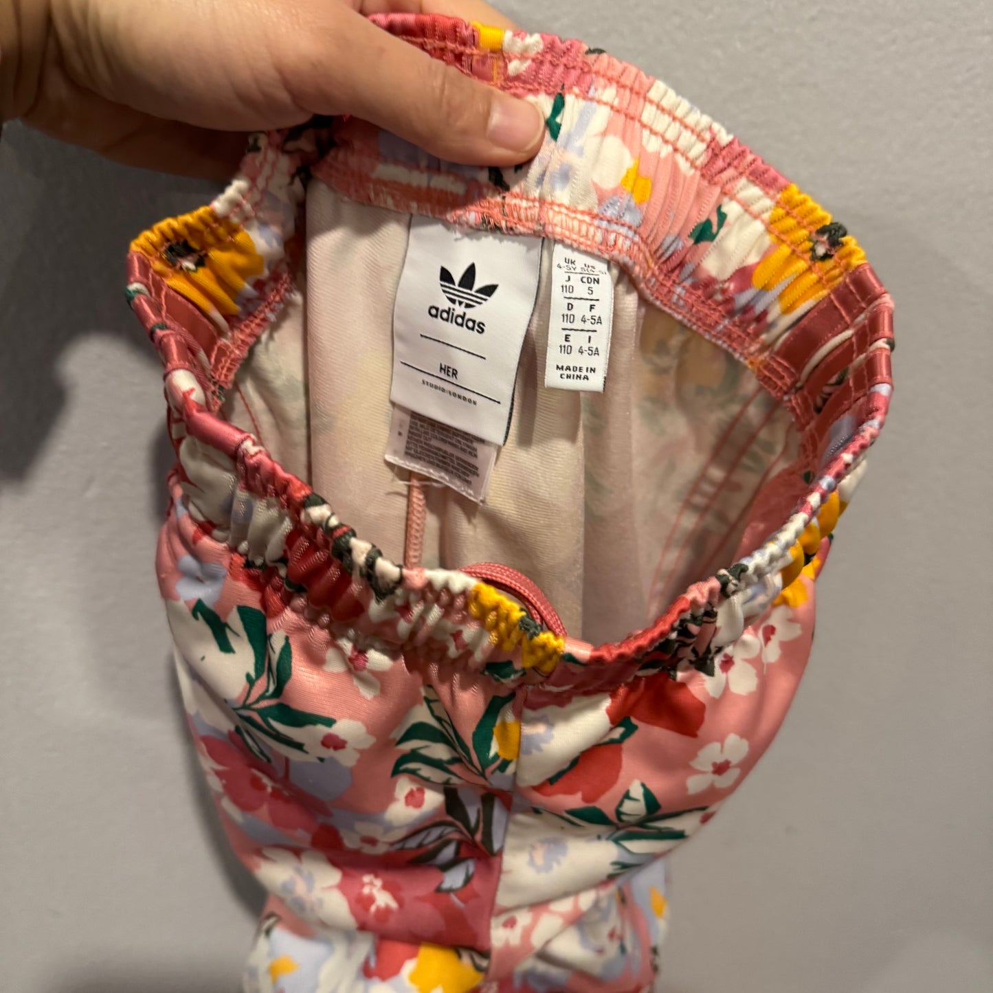 Adidas / Pink floral track pants / 4-5Y