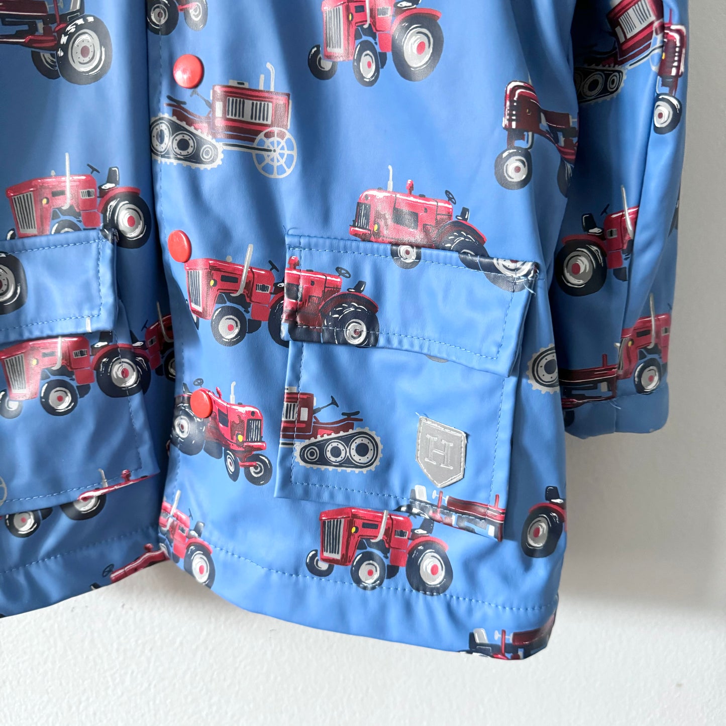 Hatley / Smokey blue x red tractor rain jacket / 4Y